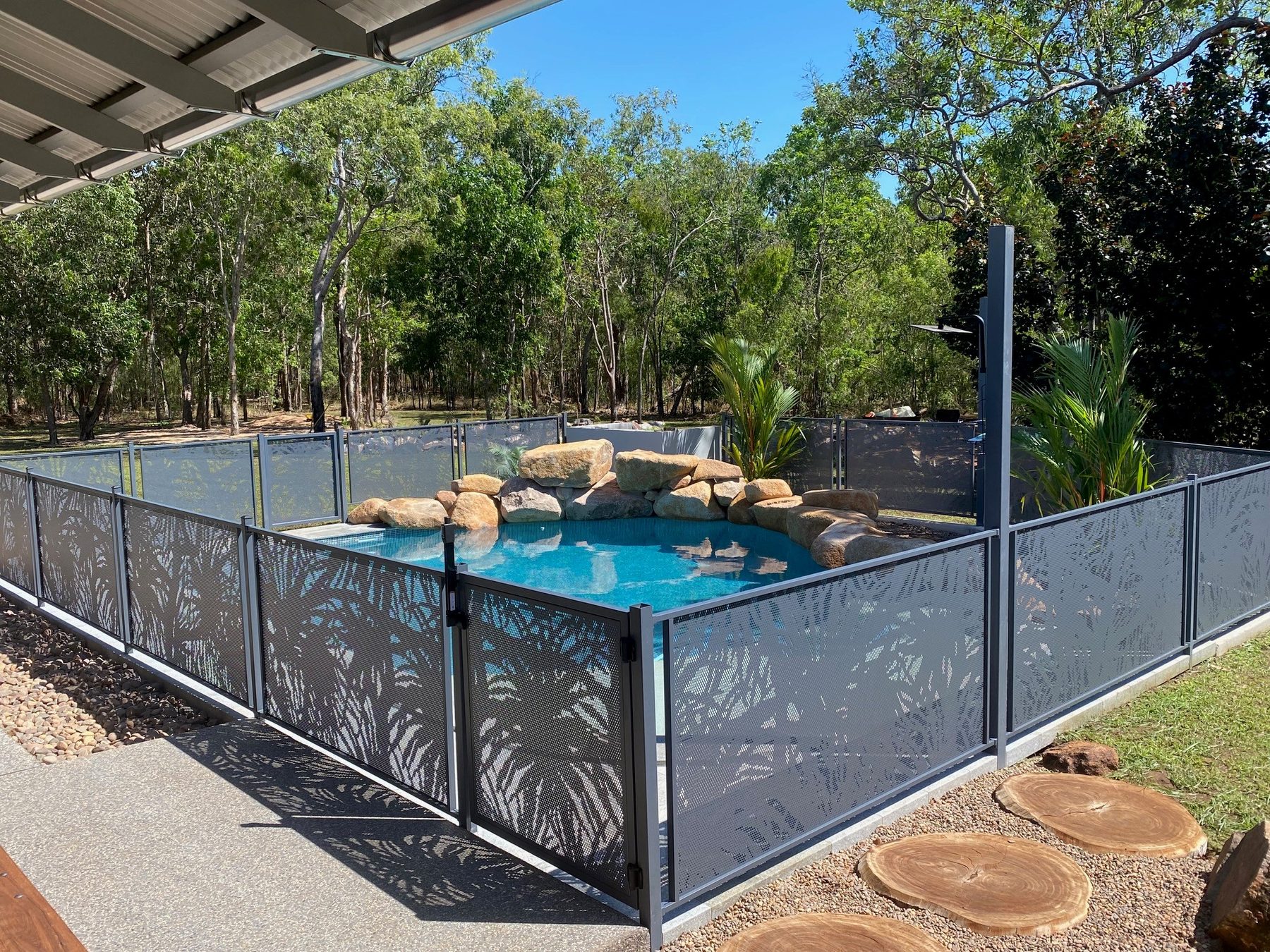 Pandanus Perf pool fencing in Textured Ironstone around a Gold Coast pool