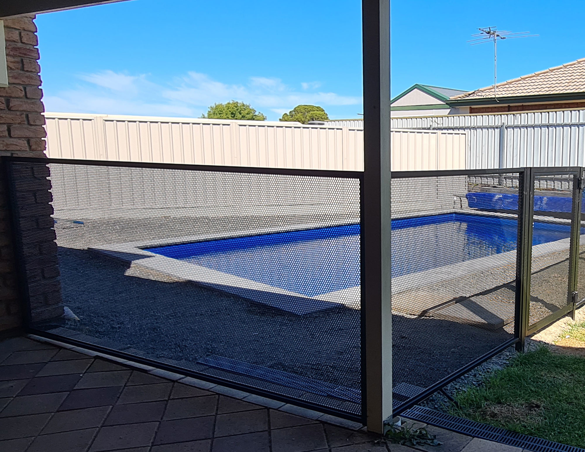 Textured Black pool fencing, Sheidow Park SA